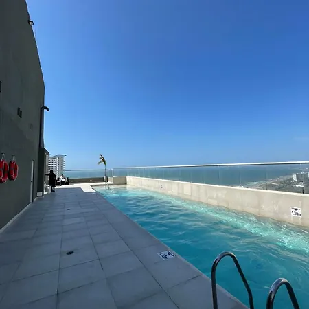 Vista Al Mar, Piscina, Cerca A Sitios Turísticos Y Aeropuerto Apartamento